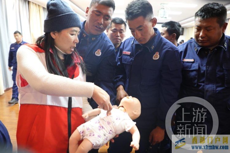 世界红十字日重庆女医生连续三年前往西藏教急救只为伤者获得黄金救援时间(图1)
