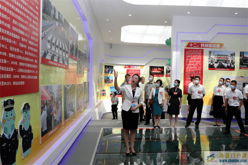 贺州市四家班子领导参观贺州市规划馆数字化展厅和贺州市经济社会发展成就展(图2)