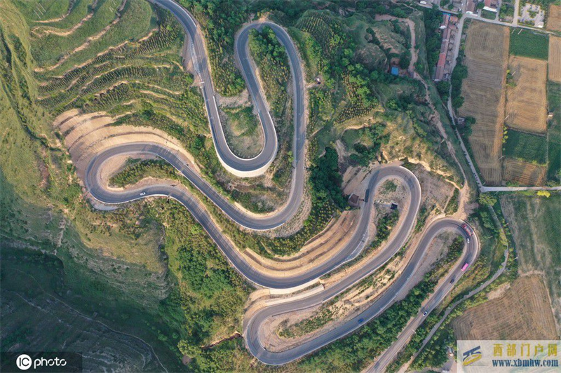 陕西咸阳：盘山公路曲折蜿蜒(图1)