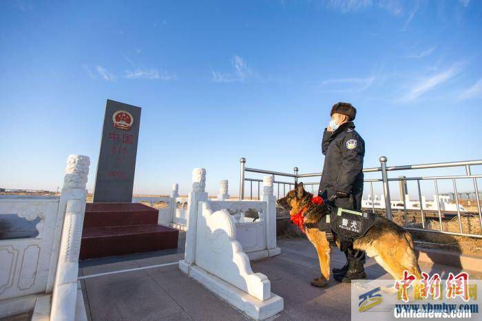 内蒙古二连浩特为警犬举行退役仪式(图3)