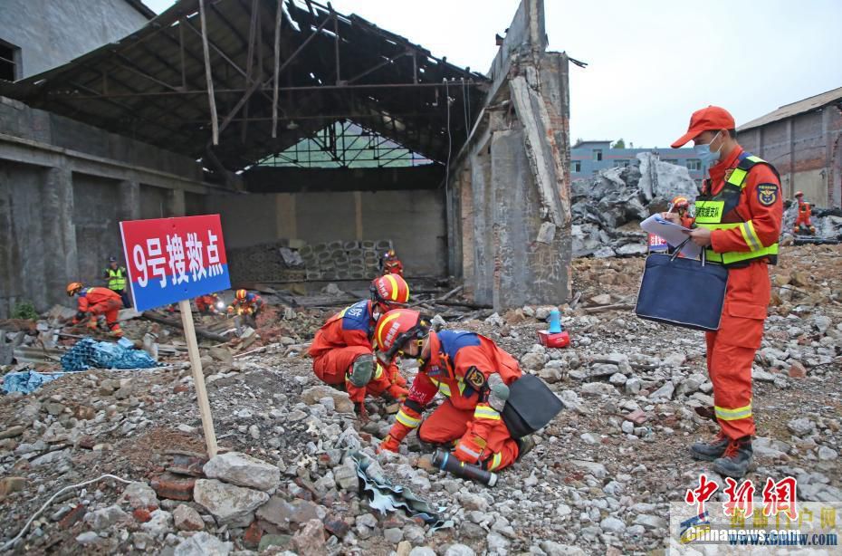 贵州安顺消防开展地震救援实战拉动演练(图1)