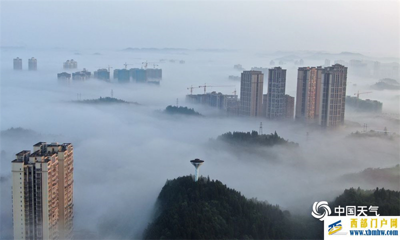大雾笼罩四川资阳城市如在云端(图4)