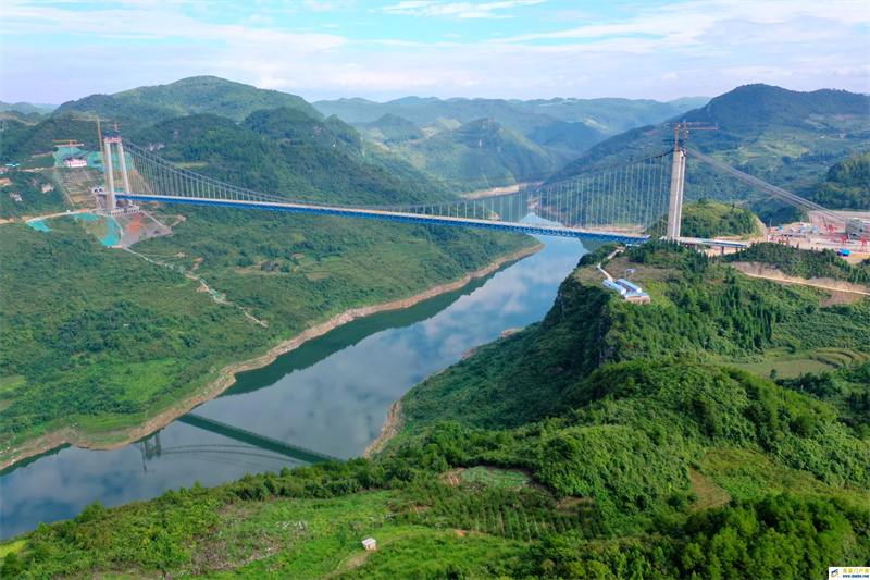 （经济）贵州瓮开高速开州湖特大桥合龙(图1)