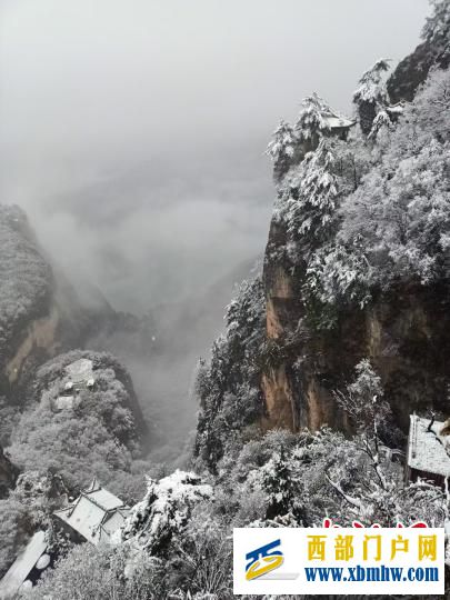 平凉崆峒山石柱峰林披“婚纱”(图4)