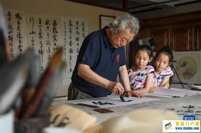 乌鲁木齐中小学生陆续进入暑期生活(图1)