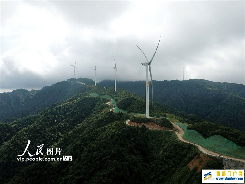 贵州黔东南：生态风电“好风光”(图1)