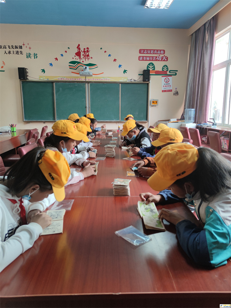 跨越3000公里的爱心！“惠州好人”向西藏朗县中心小学捐赠连环画(图1)