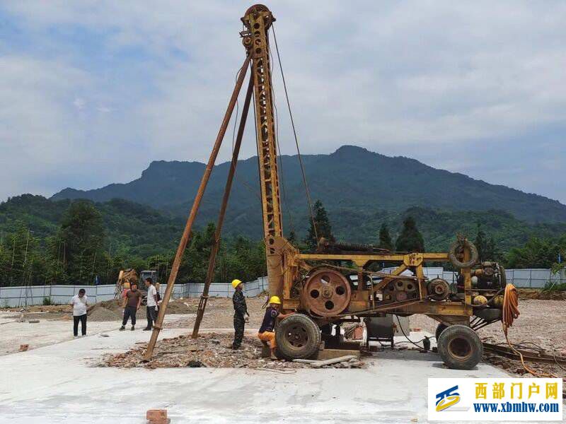 总投资超1亿元四川雅安雨城区周公山温泉开发项目正式打井(图1)