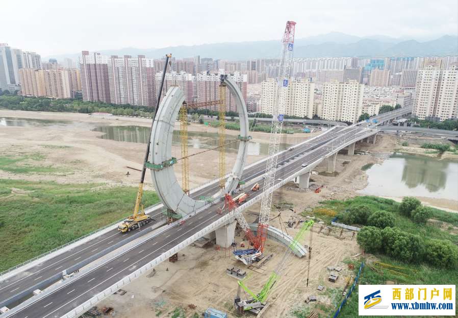 主桥钢塔环顺利合龙宝鸡渭河团结大桥建设进入最后冲刺阶段(图1)