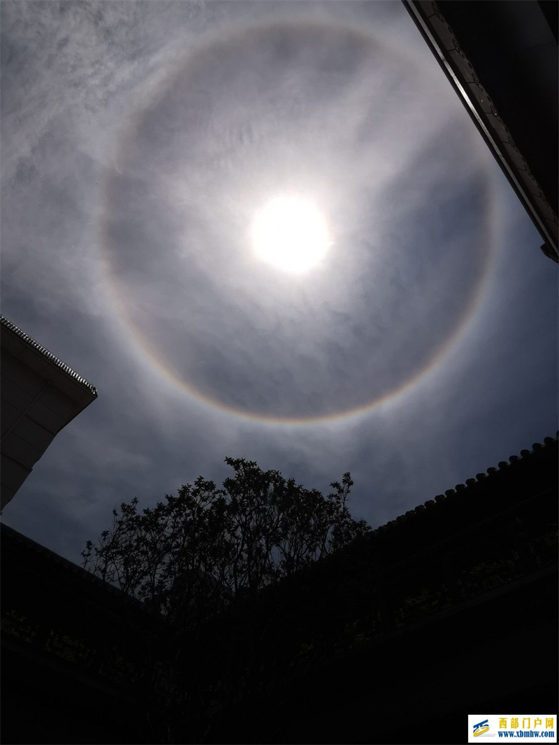 天水上空出现日晕奇观(图1)