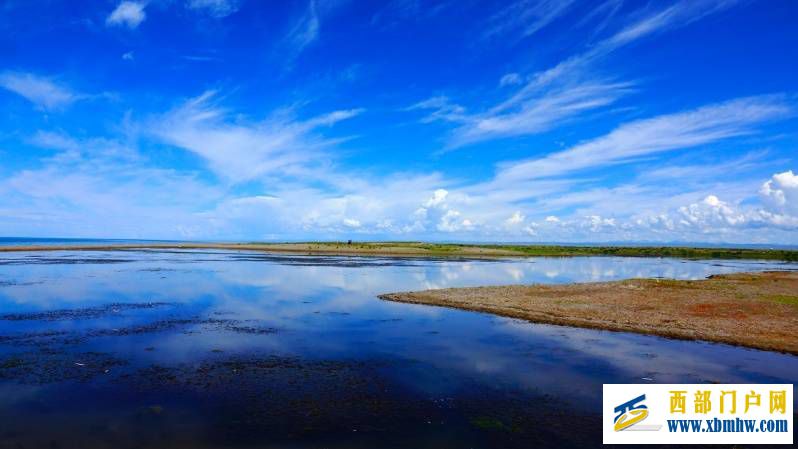 航拍青海碧波荡漾青海湖(图5)