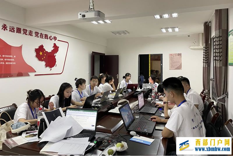 实践团队在枫香溪镇核桃基地进行第一次讨论会