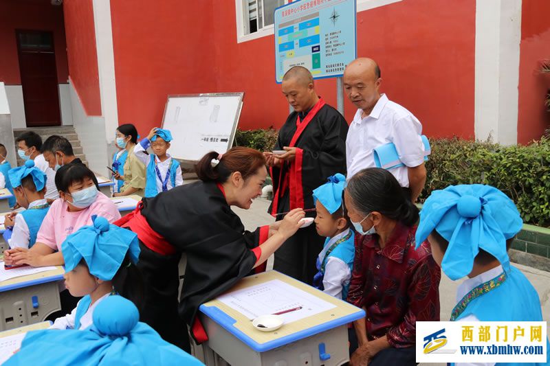 镇远县青溪镇中心小学一年级新生开笔礼