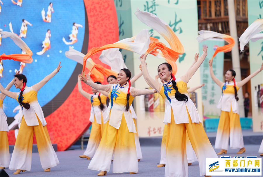 舞出健康新生活 全国广场舞总决赛在贵州榕江落幕(图1)
