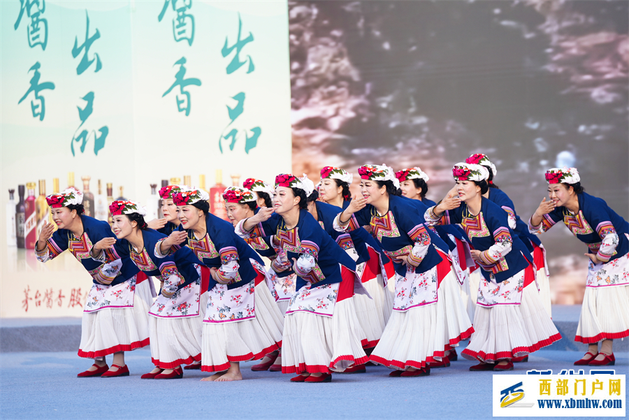 舞出健康新生活 全国广场舞总决赛在贵州榕江落幕(图3)