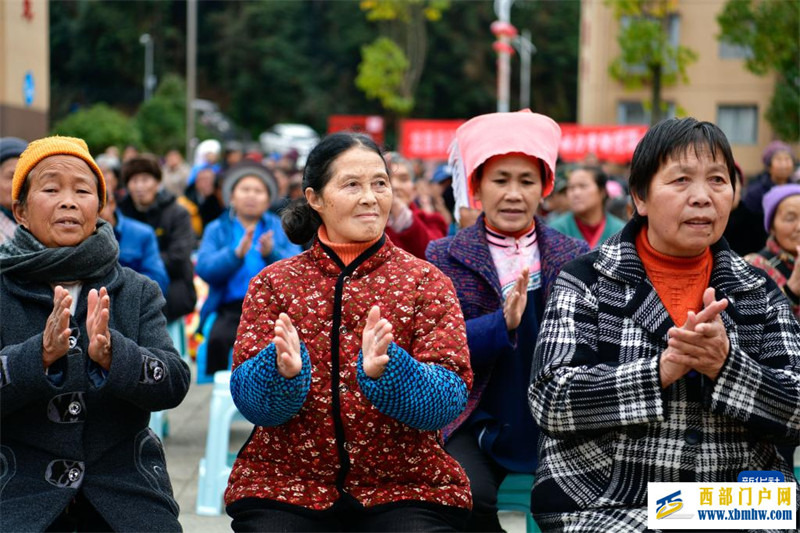 贵州龙里：易地扶贫搬迁群众喜分红(图5)