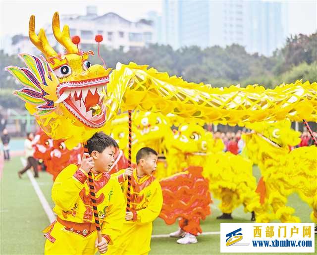 让有趣有效的体育课“天天见”(图1)