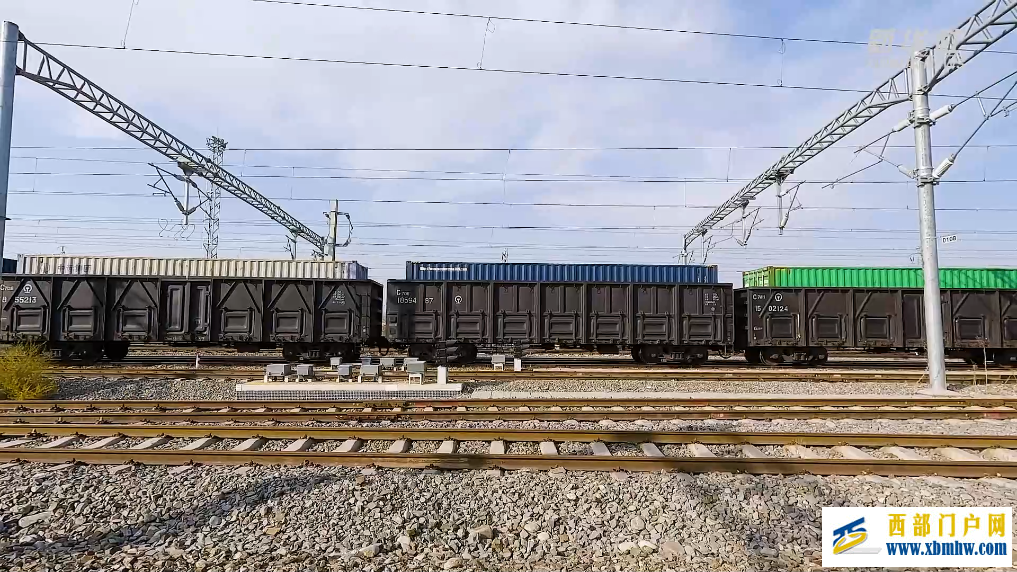 新疆霍尔果斯口岸今年通行中欧(中亚)班列突破8000列(图1) 新疆霍尔果斯口岸今年通行中欧(中亚)班列突破8000列(图1)