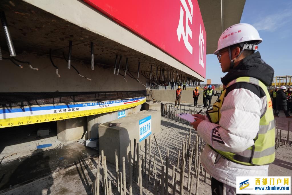 两万吨“巨无霸”凌空“转身” 新疆百里风区上演“空中芭蕾”(图4)