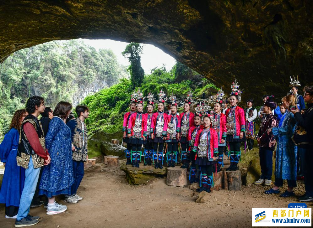 侗族大歌与阿卡贝拉和鸣 唱响中美民心相通乐章(图3) 侗族大歌与阿卡贝拉和鸣 唱响中美民心相通乐章(图3)