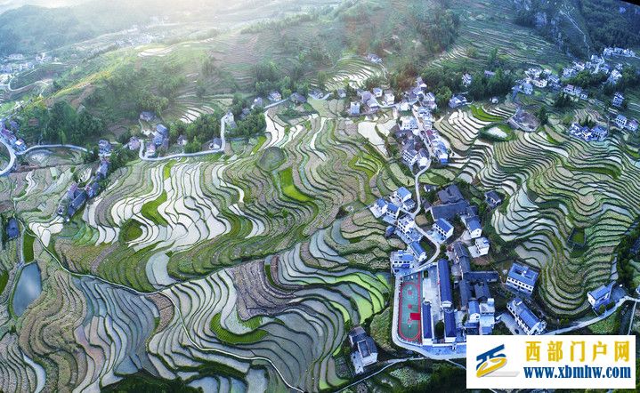 汉阴凤堰梯田:溪水长流不息 世代润泽村庄(图1) 汉阴凤堰梯田:溪水长流不息 世代润泽村庄(图1)