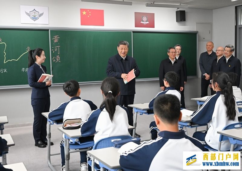 习近平在河北雄安新区考察(图5) 习近平在河北雄安新区考察(图5)