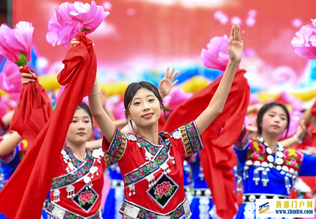 第十五届乌江苗族踩花山节在重庆开幕(图5)