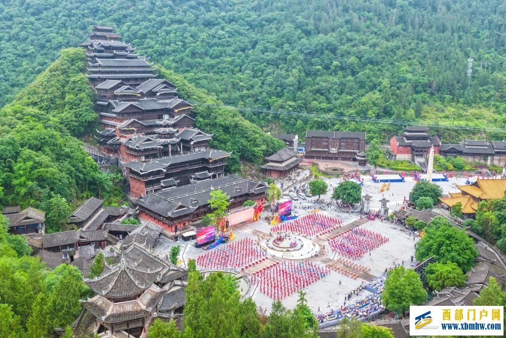 第十五届乌江苗族踩花山节在重庆开幕(图2)