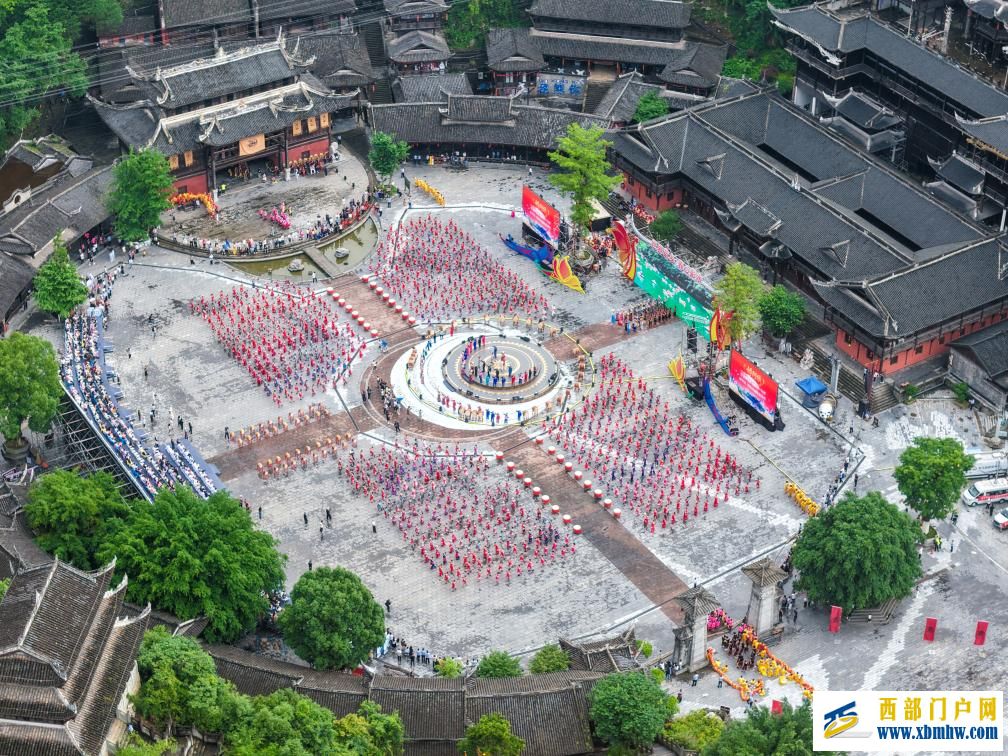 第十五届乌江苗族踩花山节在重庆开幕(图3)