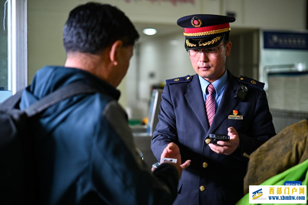 一名高原铁路人的“天路”守望(图12)