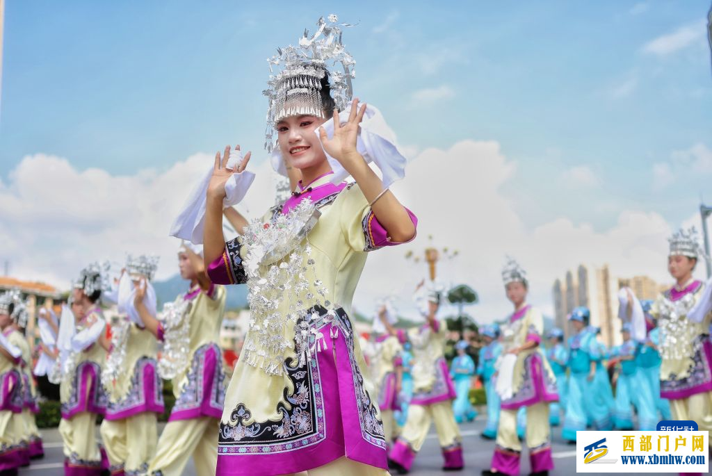 贵州黔南布依族苗族自治州庆祝成立70周年(图2) 贵州黔南布依族苗族自治州庆祝成立70周年(图2)