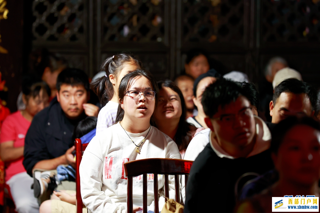 昆明牛街庄“滇戏窝子”:老戏台等来新观众(图9) 昆明牛街庄“滇戏窝子”:老戏台等来新观众(图9)