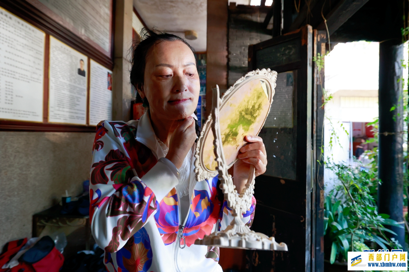 昆明牛街庄“滇戏窝子”:老戏台等来新观众(图14) 昆明牛街庄“滇戏窝子”:老戏台等来新观众(图14)