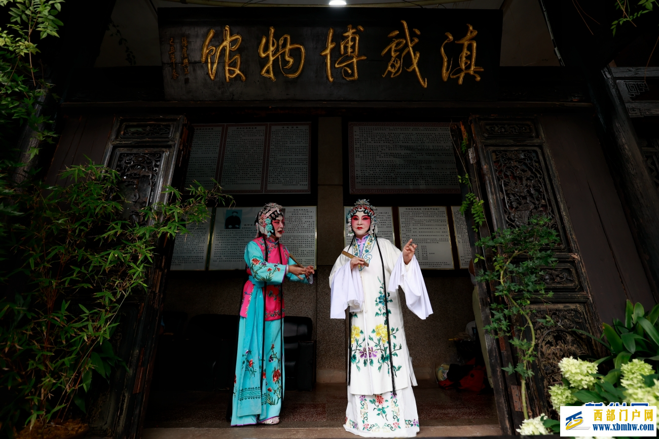 昆明牛街庄“滇戏窝子”:老戏台等来新观众(图18) 昆明牛街庄“滇戏窝子”:老戏台等来新观众(图18)