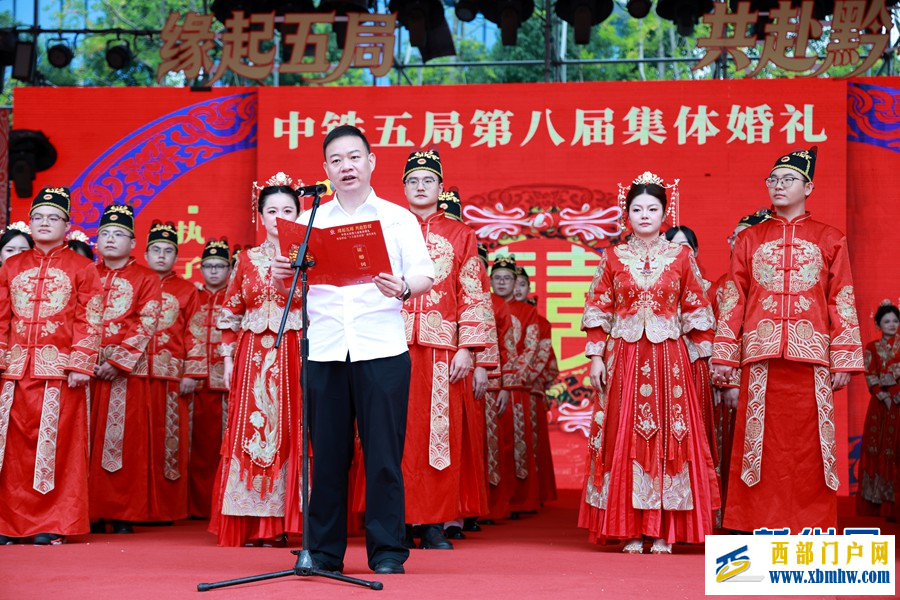 缘定七夕 70对新人在贵阳天河潭景区举行集体婚礼(图6) 缘定七夕 70对新人在贵阳天河潭景区举行集体婚礼(图6)