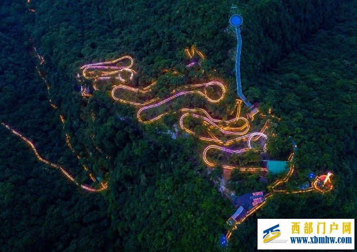 巴中文旅示范区:激活“夜经济” 点燃新动能(图1) 11.jpg
