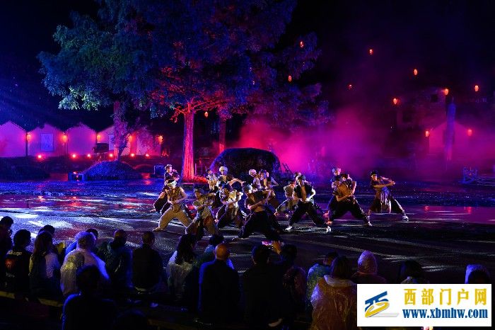 巴中文旅示范区:激活“夜经济” 点燃新动能(图3) 33.jpg