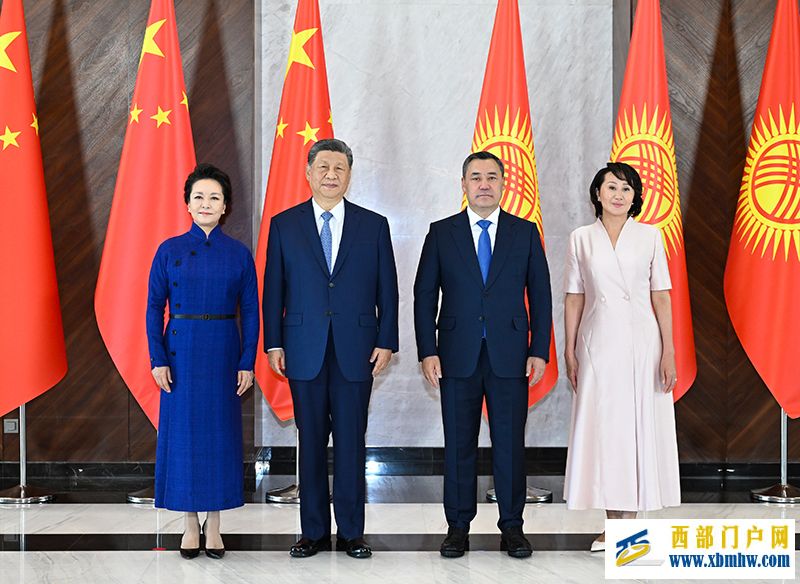 习近平同吉尔吉斯斯坦总统扎帕罗夫会谈(图1)