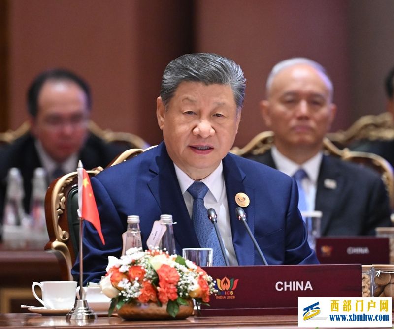 习近平出席金砖国家领导人第十八次会晤第一阶段会议并发表重要讲话(图1) 习近平出席金砖国家领导人第十八次会晤第一阶段会议并发表重要讲话(图1)