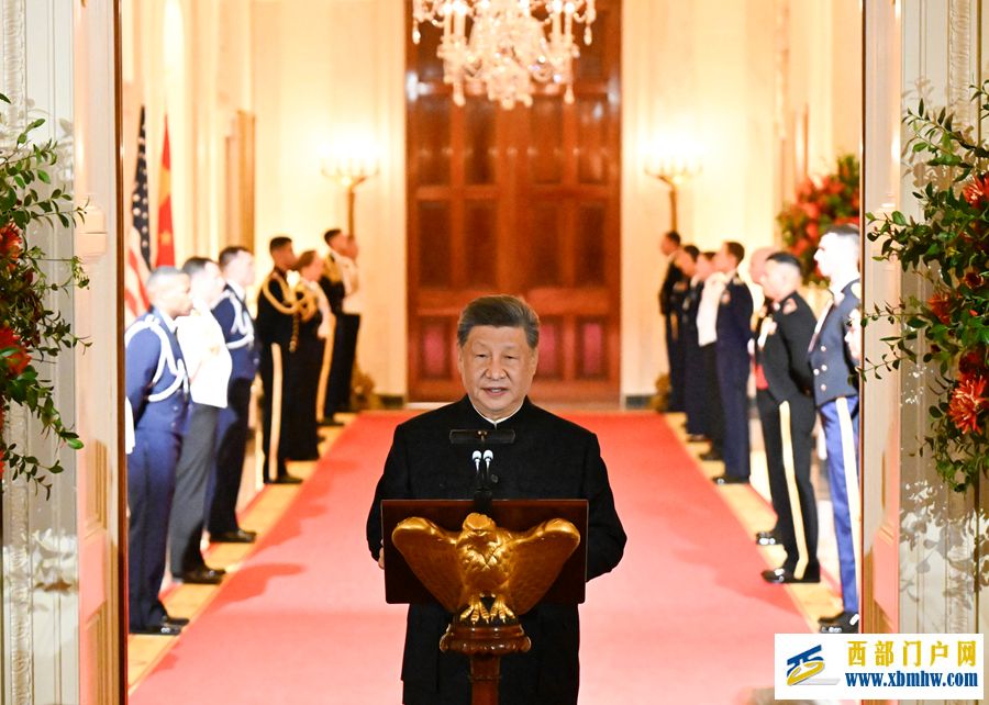习近平和彭丽媛出席特朗普总统夫妇举行的欢迎国宴(图4) 习近平和彭丽媛出席特朗普总统夫妇举行的欢迎国宴(图4)