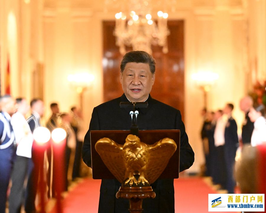 习近平和彭丽媛出席特朗普总统夫妇举行的欢迎国宴(图3) 习近平和彭丽媛出席特朗普总统夫妇举行的欢迎国宴(图3)