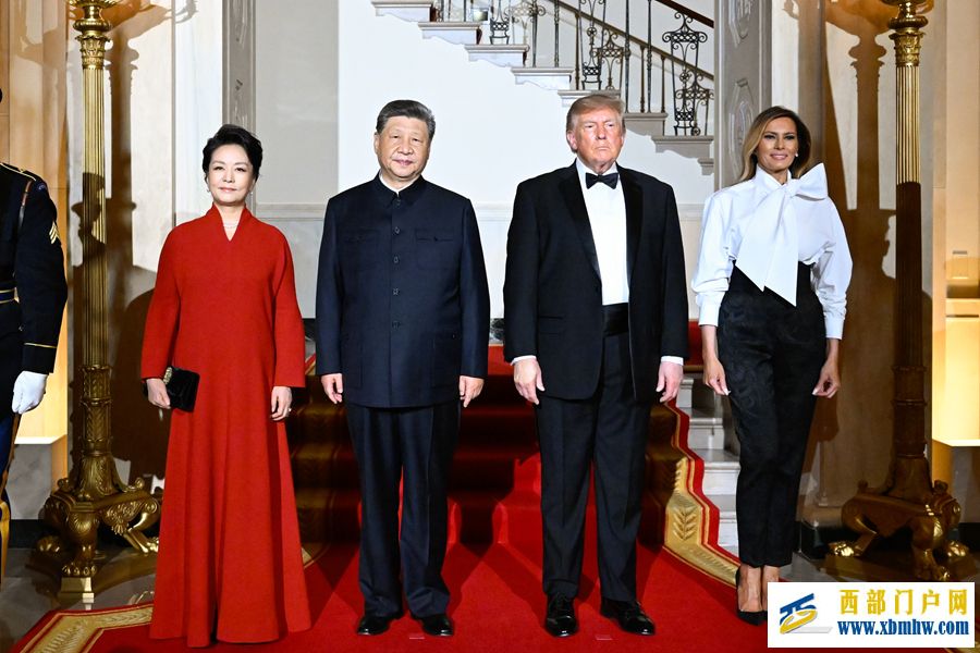 习近平和彭丽媛出席特朗普总统夫妇举行的欢迎国宴(图1) 习近平和彭丽媛出席特朗普总统夫妇举行的欢迎国宴(图1)