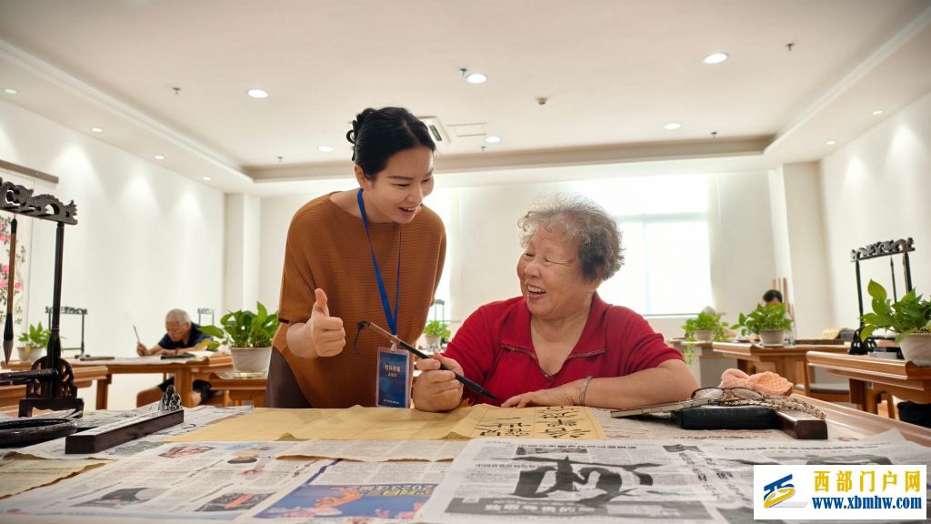 年轻人住进养老院:“代际共居”带来哪些新变化(图1) 年轻人住进养老院:“代际共居”带来哪些新变化(图1)