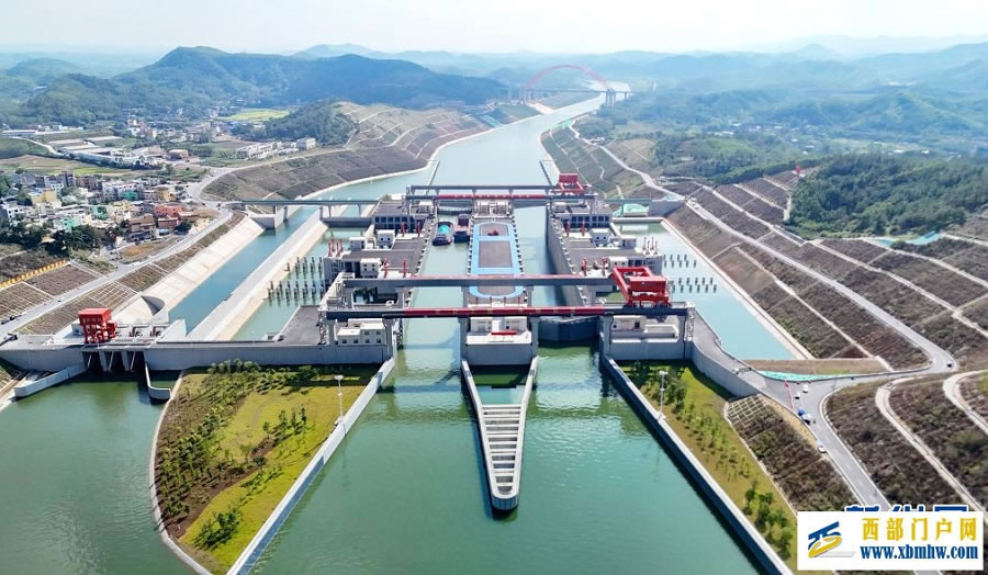 平陆运河通航有序(图2) 平陆运河通航有序(图2)