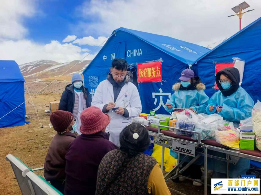 西藏巴青:争分夺秒护伤员 精准救治暖震区(图2) 西藏巴青:争分夺秒护伤员 精准救治暖震区(图2)