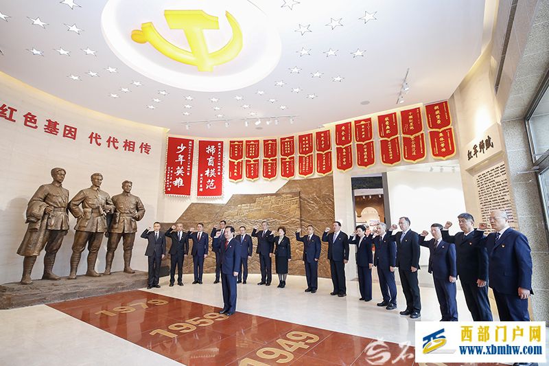陈小江主持召开新一届自治区党委常委会第一次会议并率班子参观红军师师史馆(图1) 陈小江主持召开新一届自治区党委常委会第一次会议并率班子参观红军师师史馆(图1)