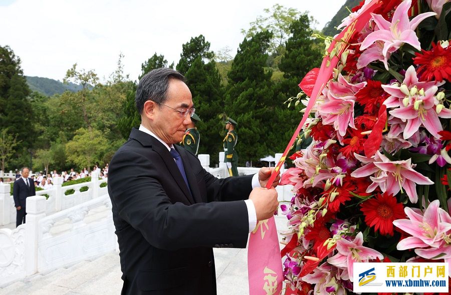 贵州省隆重举行烈士纪念日向英雄烈士敬献花篮仪式 徐麟李炳军赵永清马汉成等出席(图3) 33.jpg